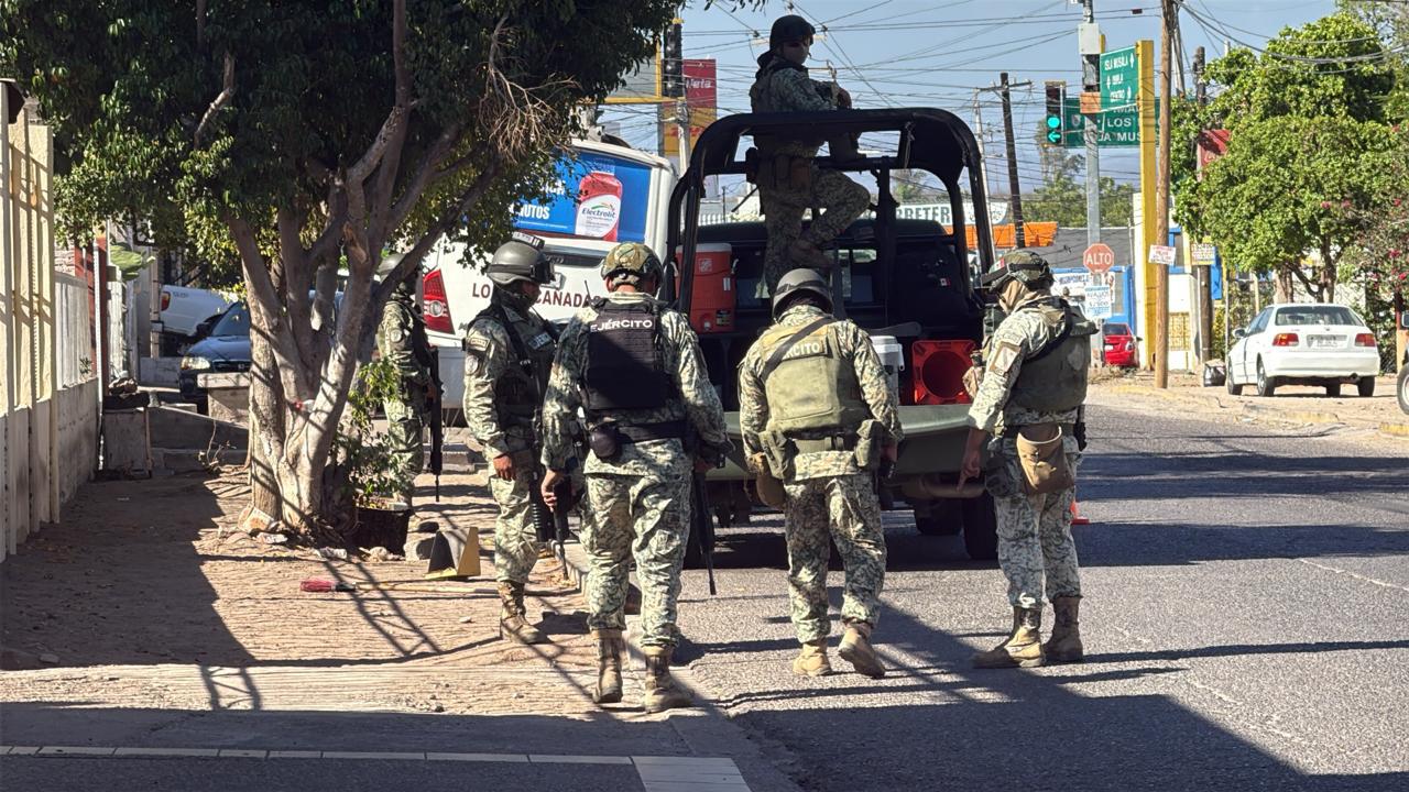 $!Balean a un hombre en muletas mientras barría en la Colonia La Lima, en Culiacán