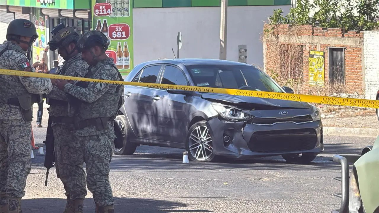 $!Persecución armada deja conductor herido en la Rafael Buelna, en Culiacán