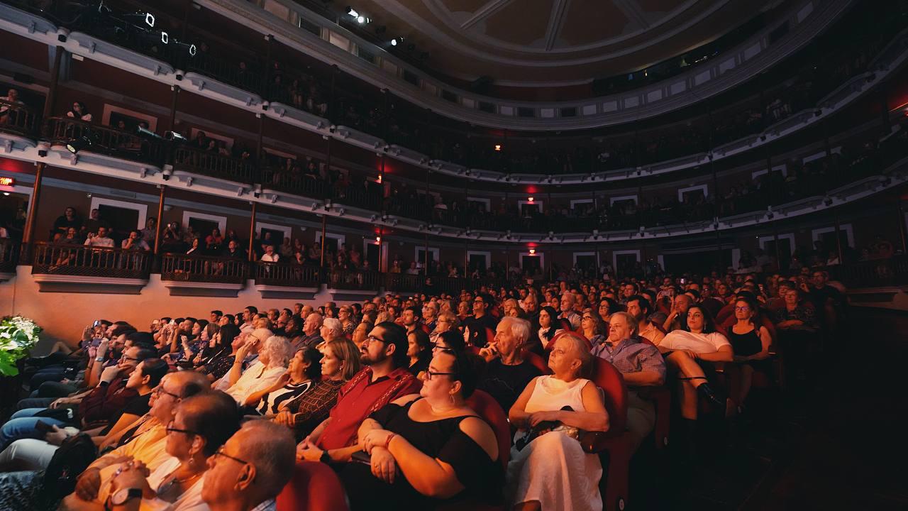 $!El teatro Ángela Peralta lució lleno.