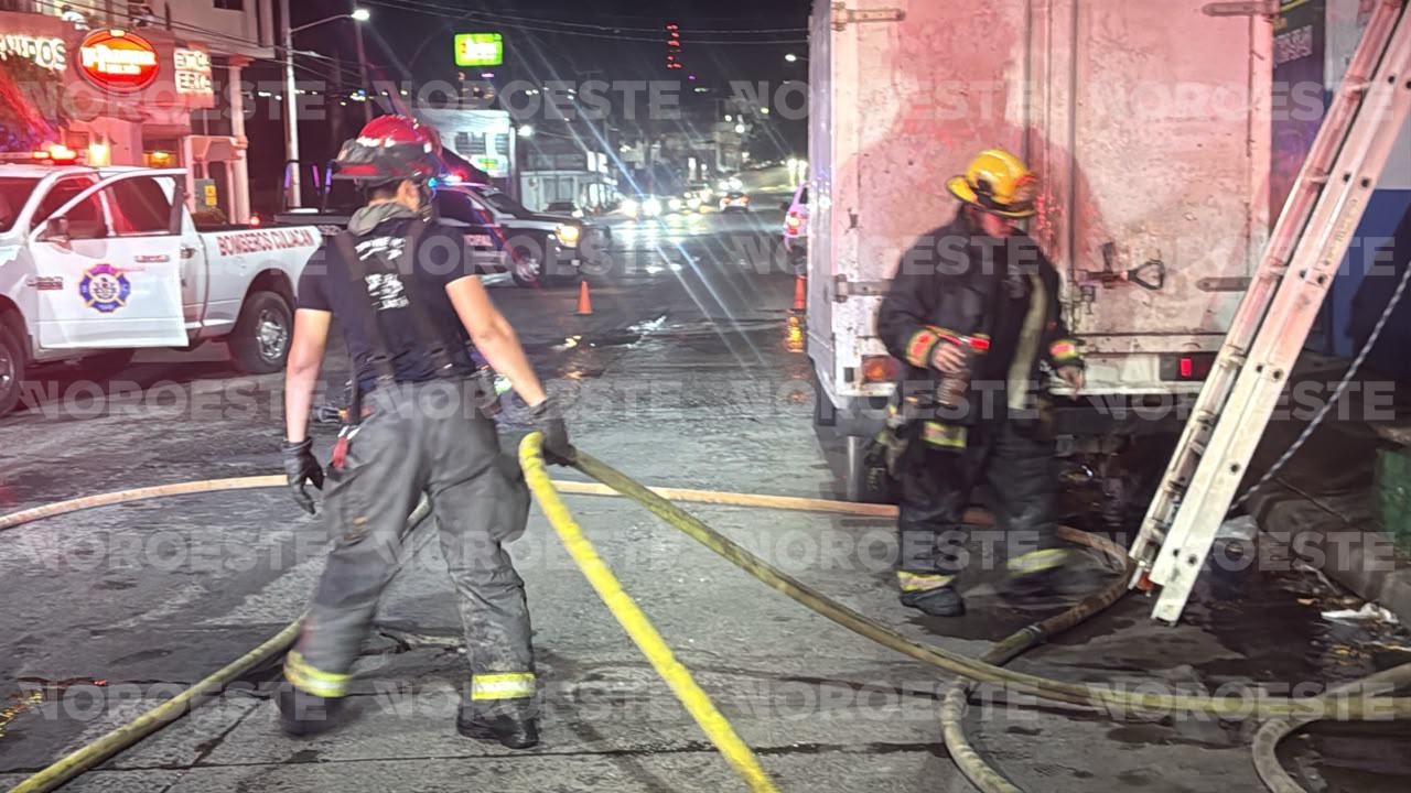 $!Incendio en cocina de negocio de sushi moviliza a Bomberos en Culiacán
