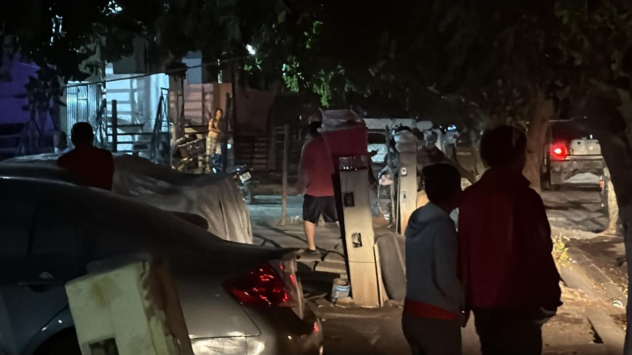 $!Civiles disparan contra domicilio habitado por una familia en el fraccionamiento Urbivilla del Prado, en Culiacán
