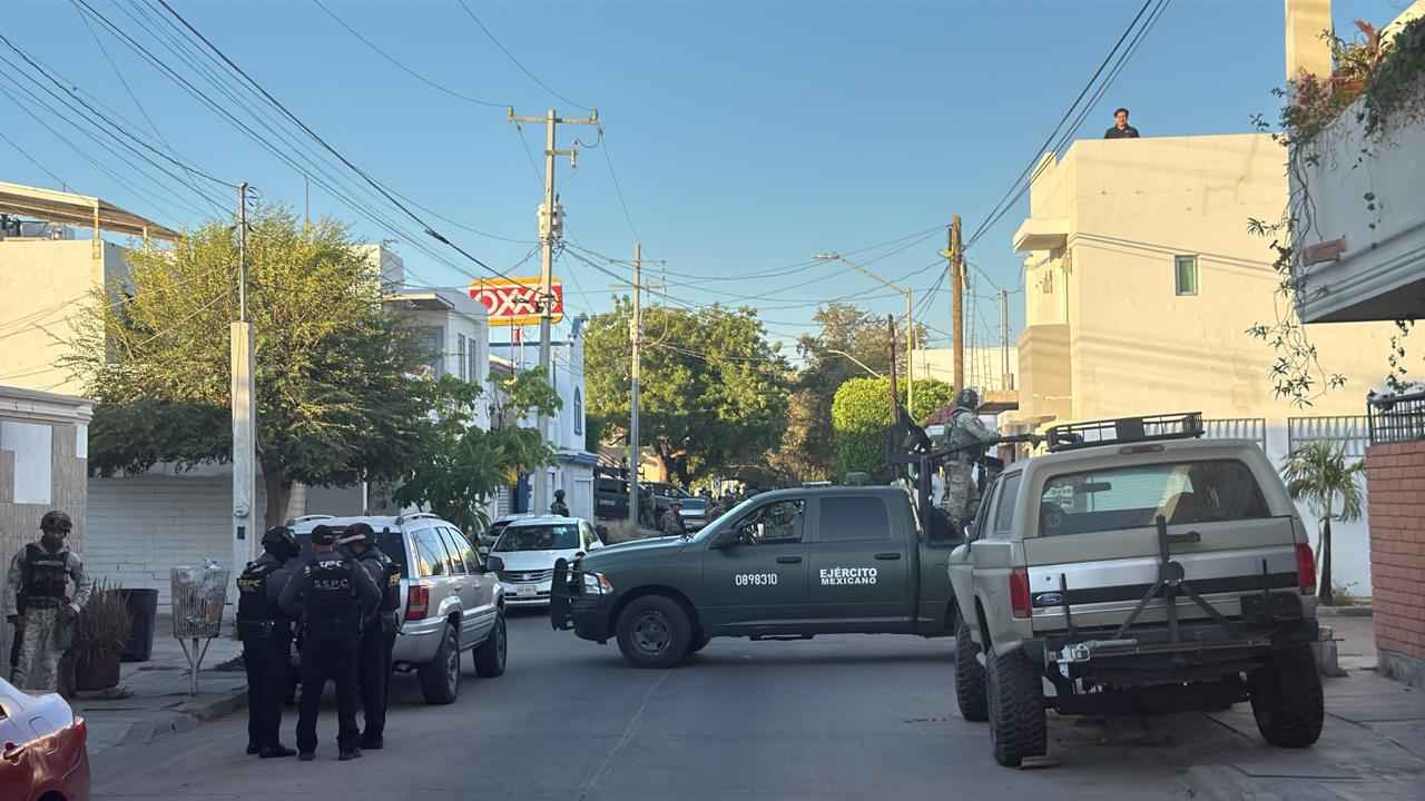 $!Asesinan a balazos a una mujer dentro de un automóvil en la colonia Rincón del Humaya, en Culiacán