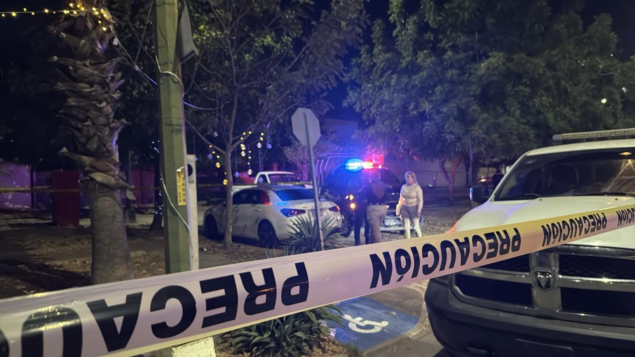 $!Localizan a hombre asesinado y envuelto en cobijas en residencial Espacio Barcelona, en Culiacán