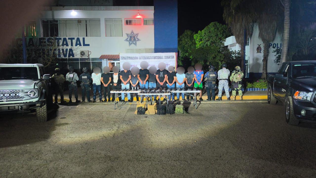 $!Detienen a 12 civiles con arsenal en hotel de Rosario; 3 son menores de edad