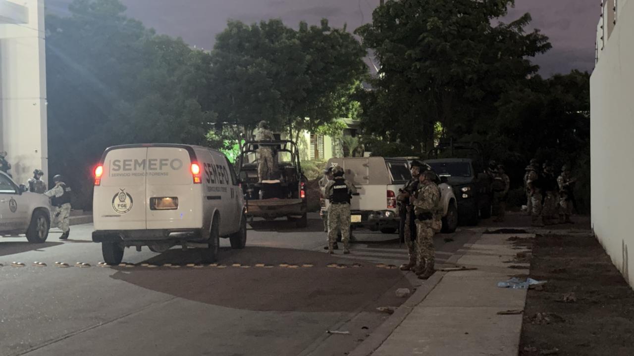 $!Localizan hombre asesinado a balazos y esposado frente a un arroyo del sector Tres Ríos de Culiacán