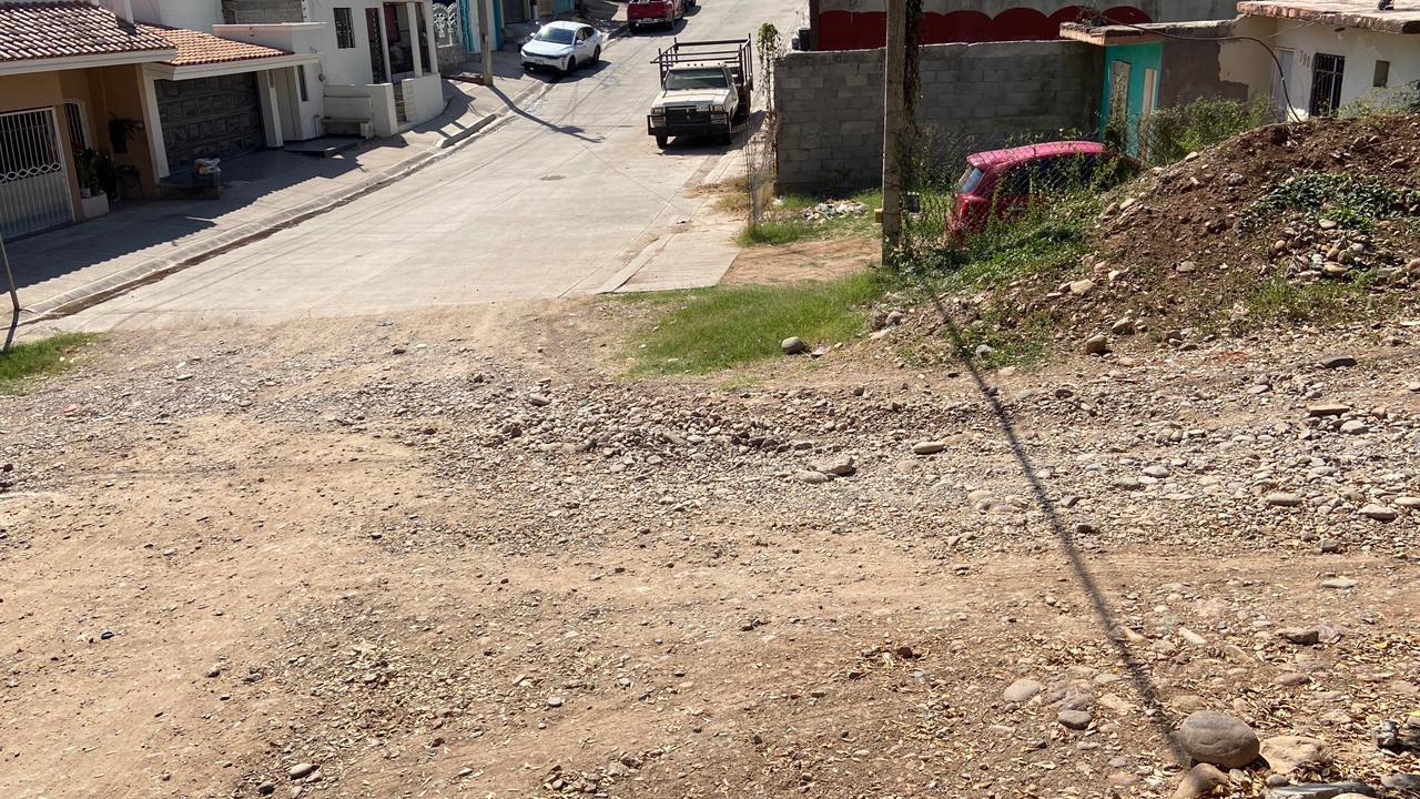 $!Tras dos años sin respuesta, vecinos de la colonia Huizaches, en Culiacán, continúan exigiendo pavimentación de calle
