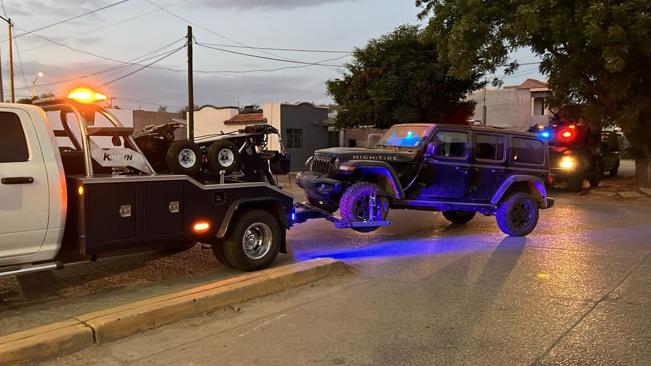 $!Catean domicilio de la colonia Los Huertos, en Culiacán; aseguran dos vehículos