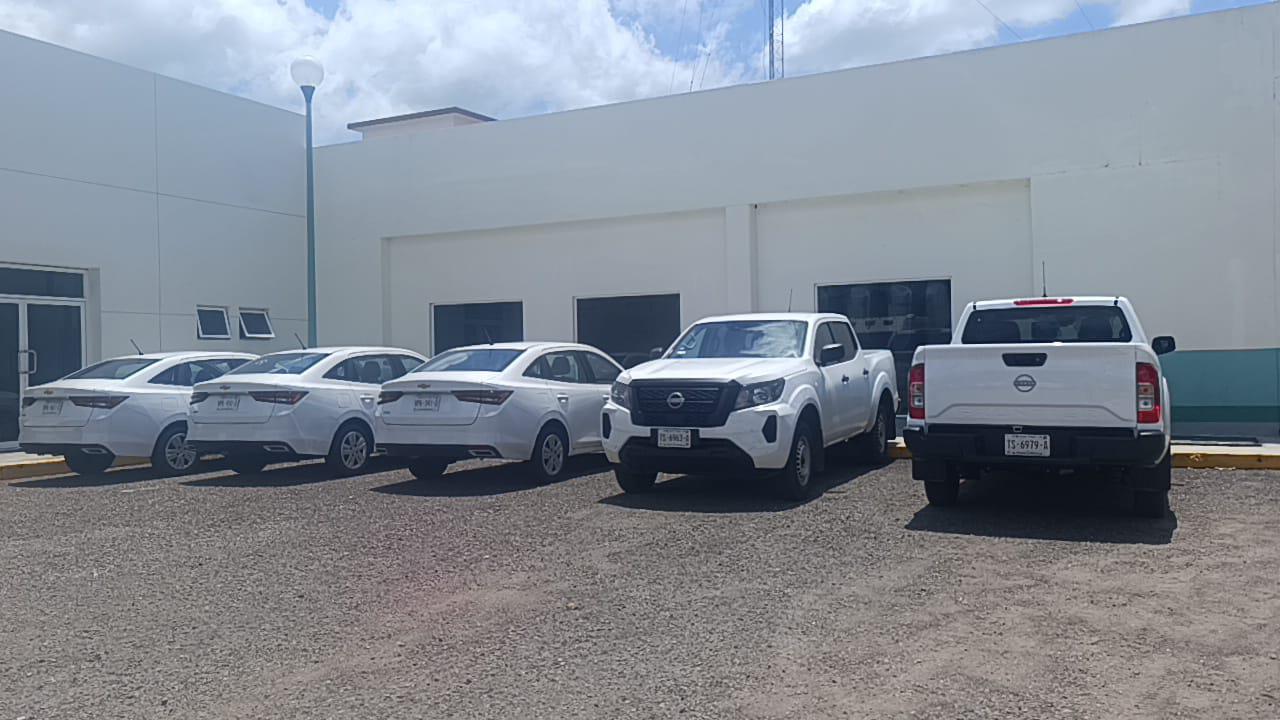 $!Autos sin utilizar tienen dos meses en estacionamiento del IMSS Bienestar, en Escuinapa