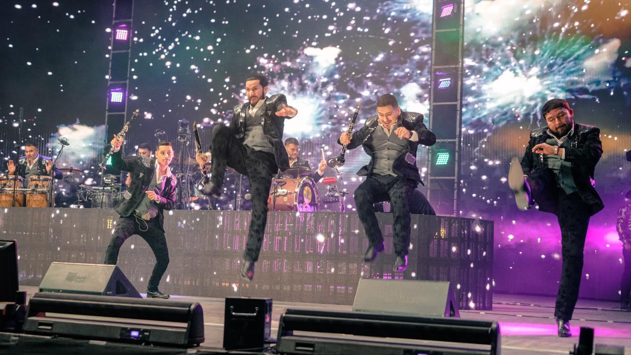 $!Una fiesta vivió El Recodo durante el concierto.