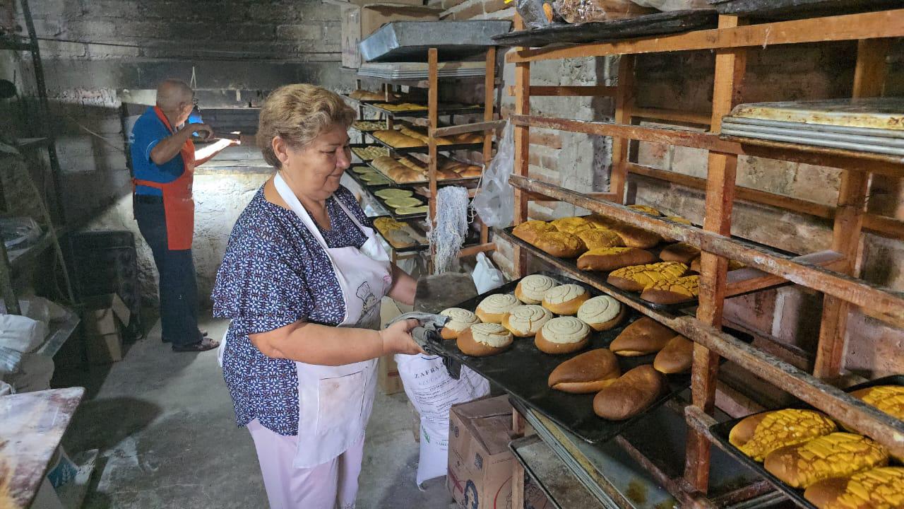 $!Enrique y Mayte mantienen viva producción de pan artesanal en el barrio de la Donato Guerra, en Rosario