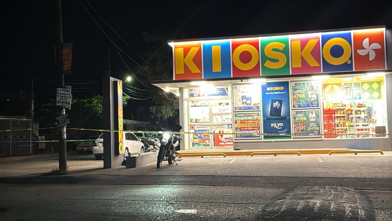 $!Matan a un hombre y hieren a otro en tienda de conveniencia del sector Los Ángeles, en Culiacán