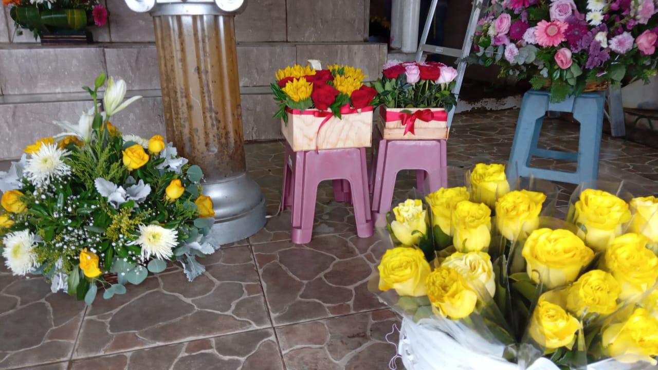 $!¿Ya regalaste flores amarillas hoy?; esperan floristas que ‘Efecto Floricienta’ rebase ventas del 14 de febrero