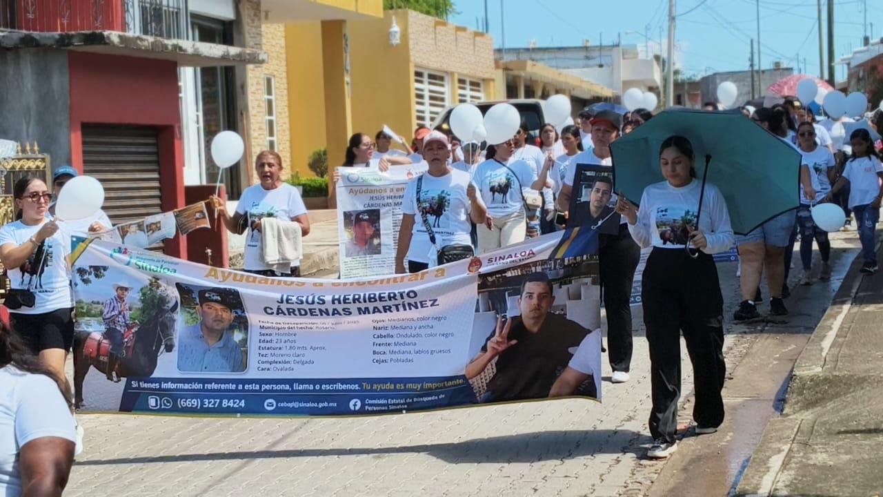 $!‘Quiero abrazarlo, no escarbar’: Marchan en Rosario por sus desaparecidos