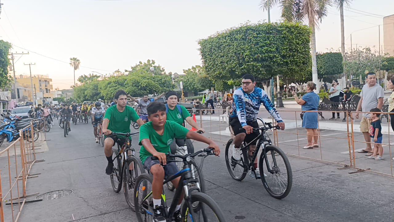 $!Participan en Escuinapa en el Día Mundial de la Bicicleta