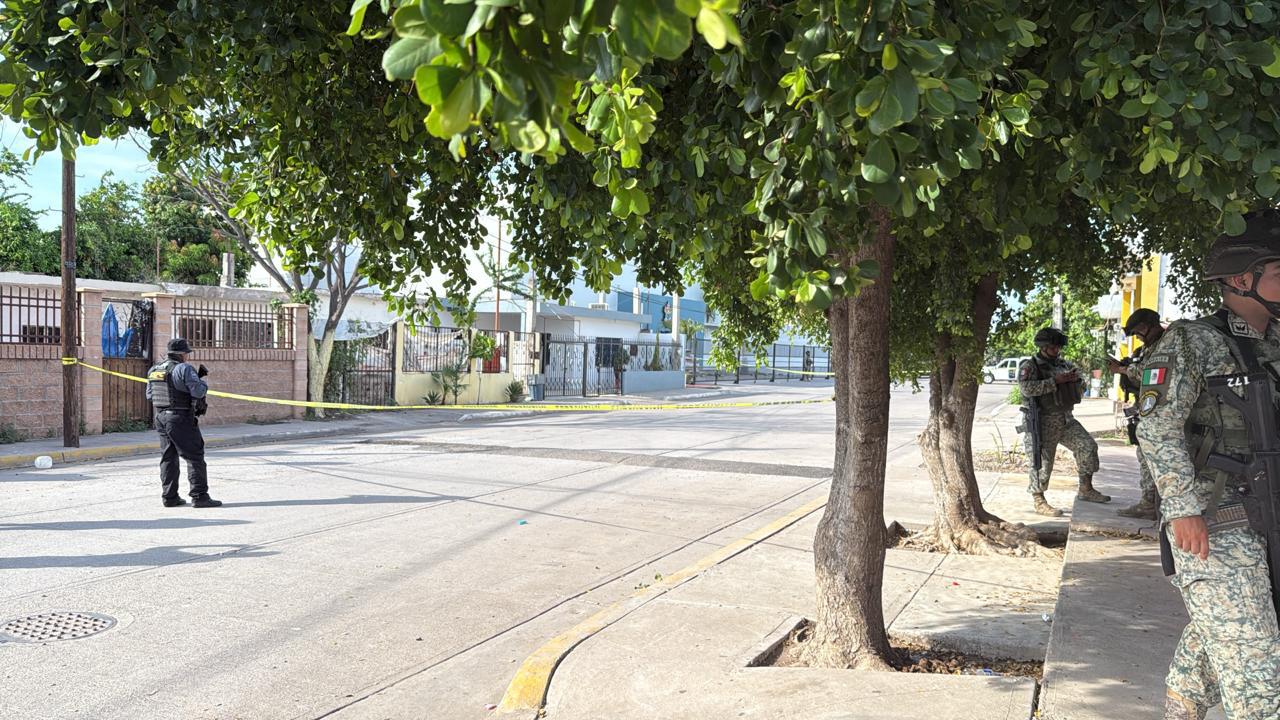 $!Asesinan a balazos a un hombre dentro de un domicilio de la colonia El Palmito, en Culiacán