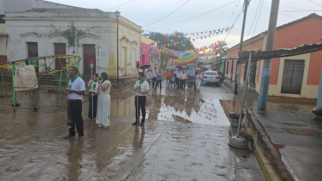 $!Vecinos de Rosario peregrinan hasta Cacalotán para que la Virgen de Loreto interceda por la paz en Sinaloa