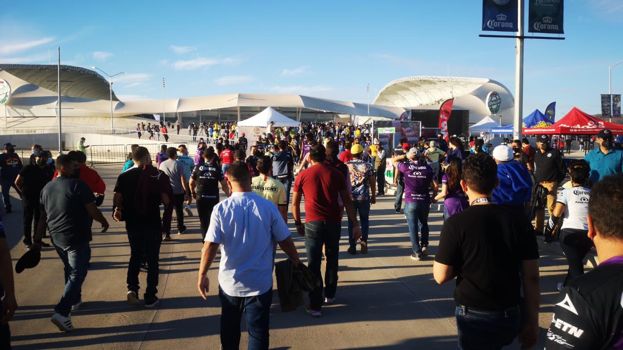 $!Van miles al Kraken... aunque Sinaloa está en naranja en el semáforo Covid; Policía de Mazatlán detiene a 11