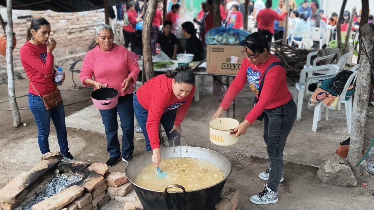 $!Los Guerra ofrecen el primer comelitón siguiendo el espíritu acogedor de su abuelita Margarita en Chametla