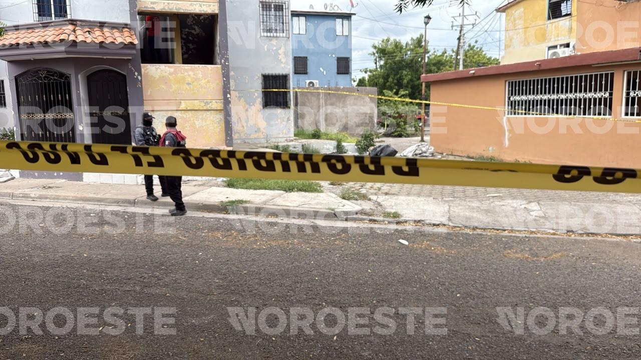 $!Hallan un cuerpo envuelto en cobijas dentro bolsas negras en Infonavit Humaya, en Culiacán