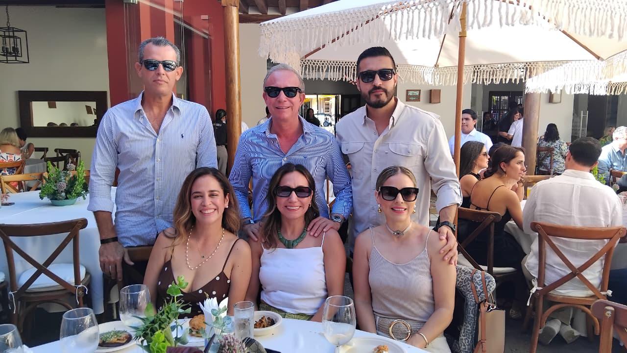 $!Allan Steck, Jorge Aceves y Enrique Monroy. Sentadas, Laura Steck, Marilia Zazueta y Astrid Hernández.