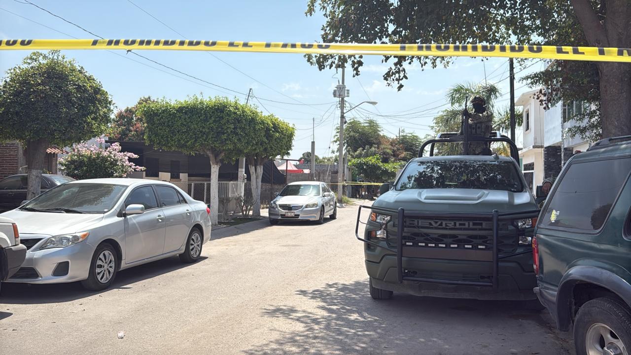 $!Asesinan a balazos a un hombre dentro de un domicilio en Santa Rocío, en Culiacán