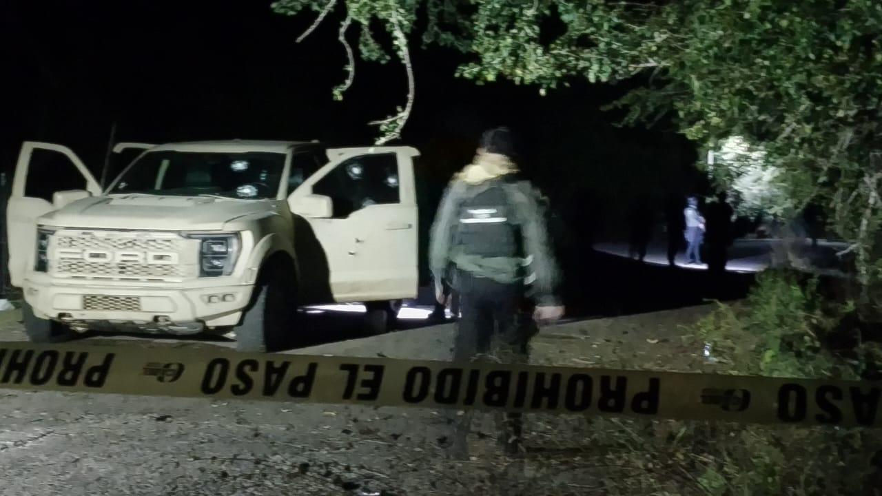 $!Reportan dos detenidos y una camioneta SUV con un cuerpo calcinado tras enfrentamiento en Tepuche, en Culiacán