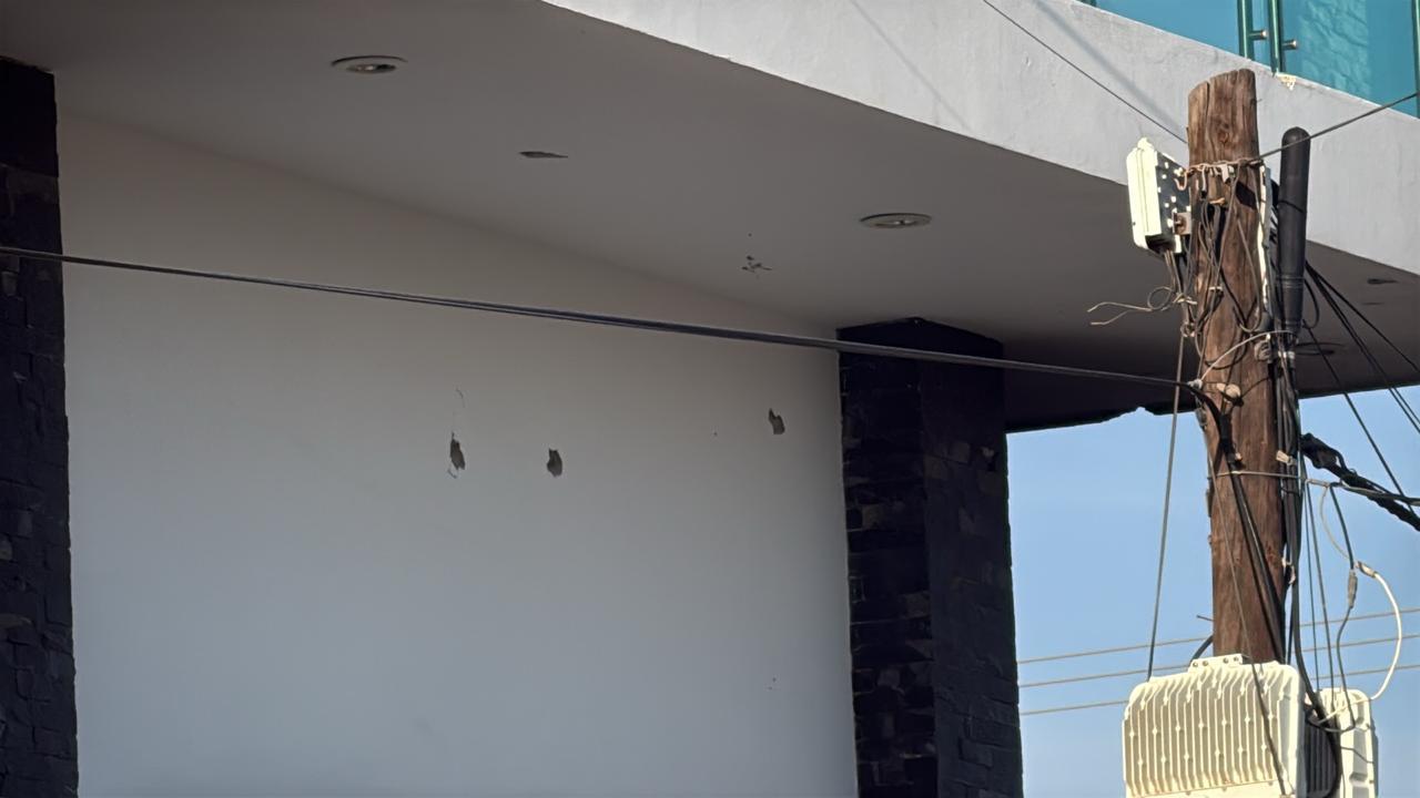 $!Atacan a balazos vivienda de lujo en la colonia Salvador Alvarado, en Culiacán