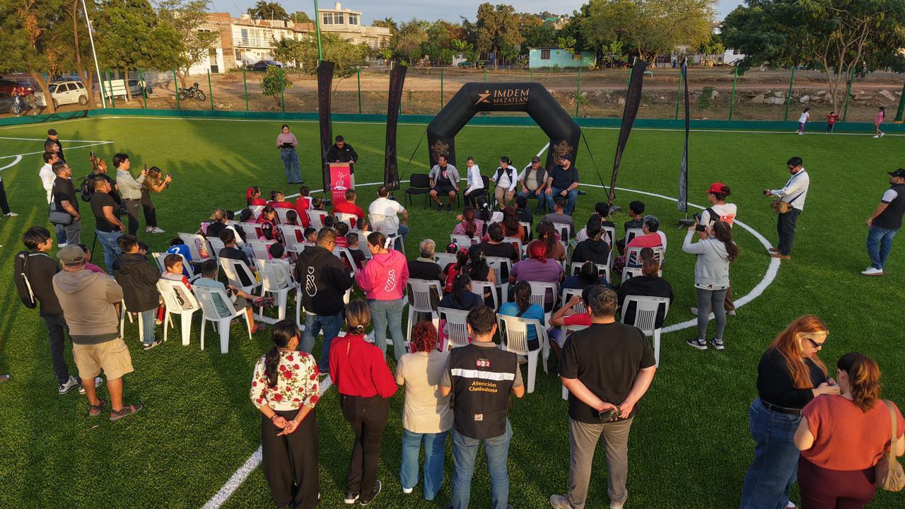 $!Mazatlán entrega campo rehabilitado a la comunidad deportiva en Vistas del Mar