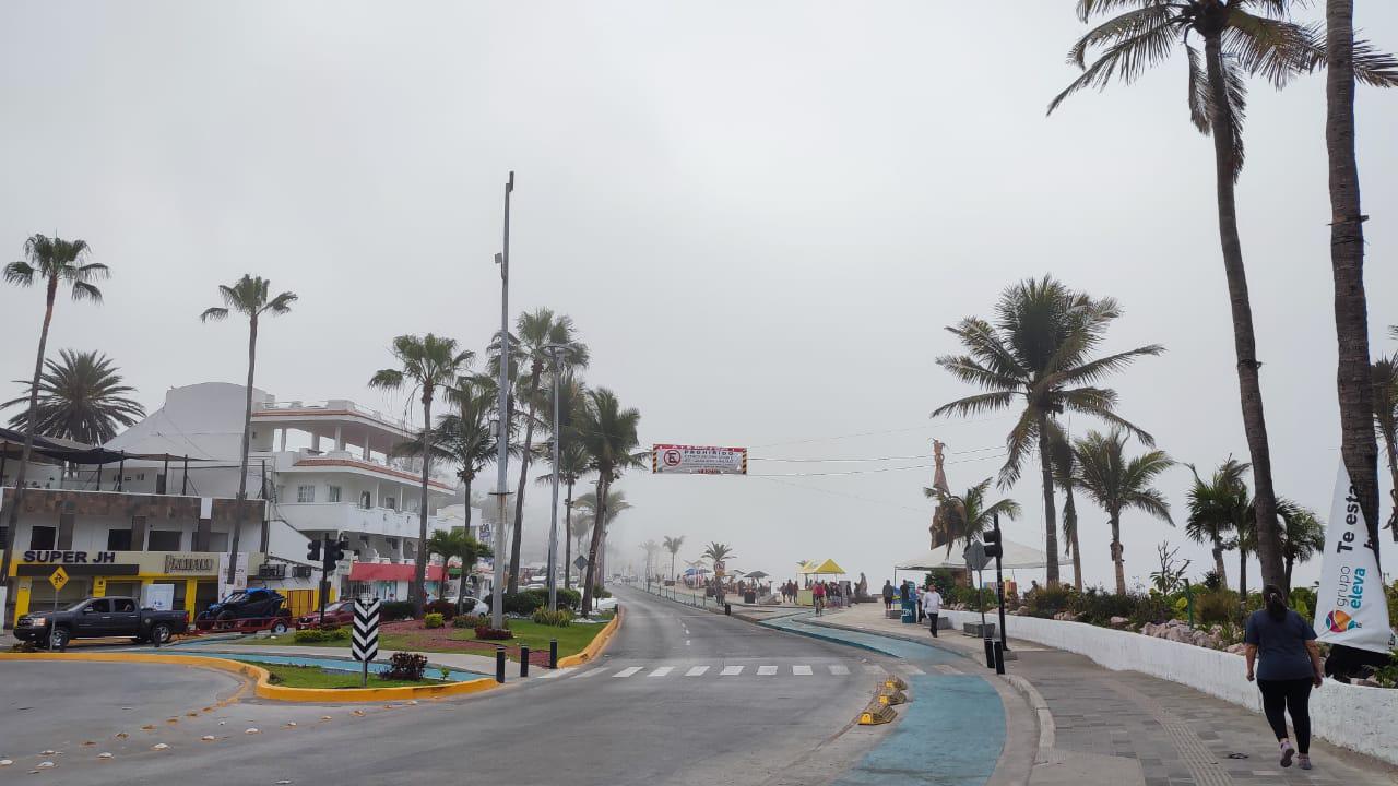 $!Mazatlán amanece oculto bajo la neblina