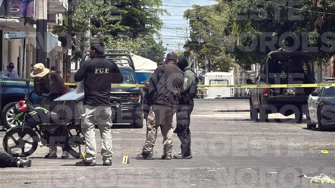 $!Asesinan a balazos a un hombre frente a un bar de la Colonia Centro de Culiacán