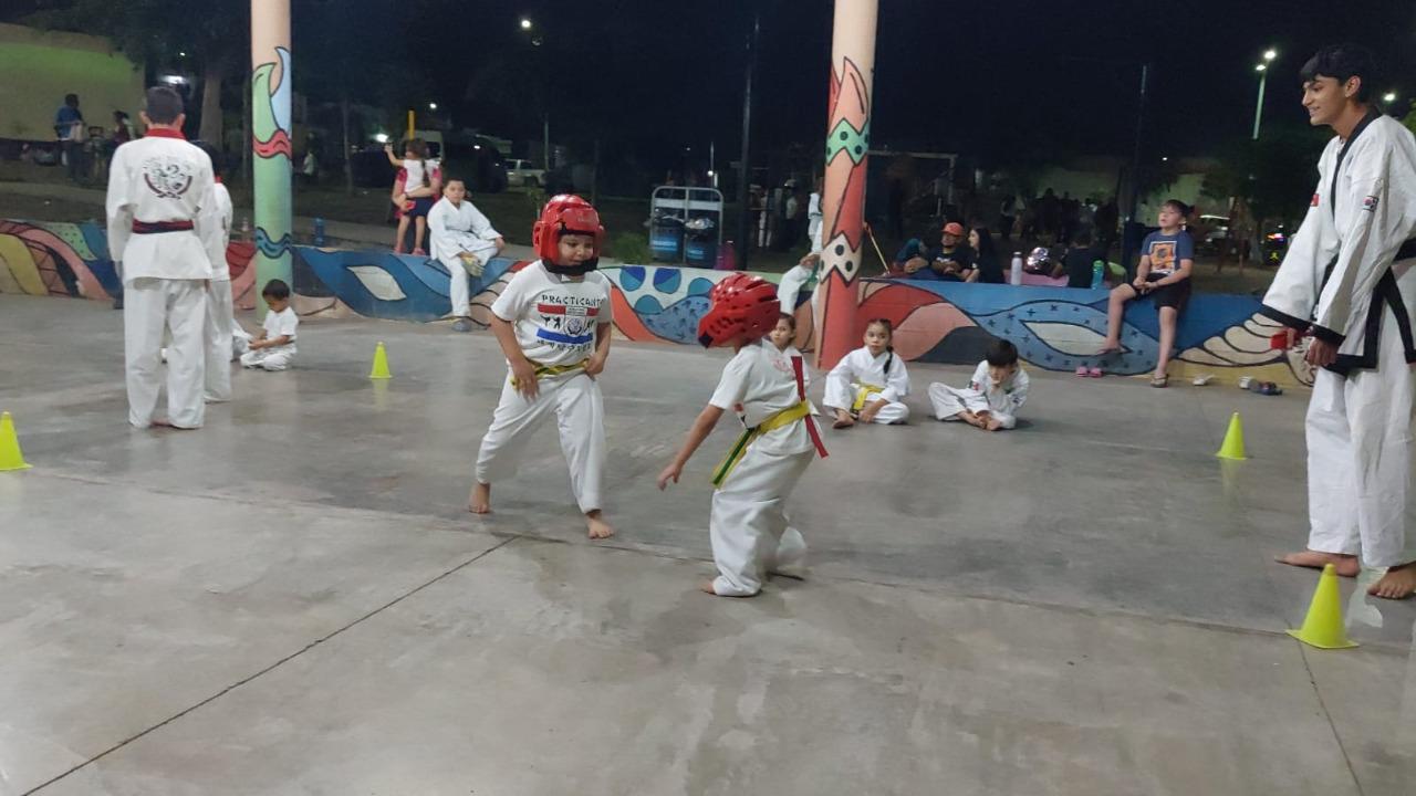 $!Llevan exhibición de karate al programa ‘Construyamos La Paz’, en Culiacán