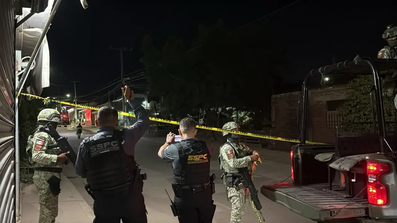 $!Asesinan a dos hombres a balazos en la colonia Las Coloradas, en Culiacán