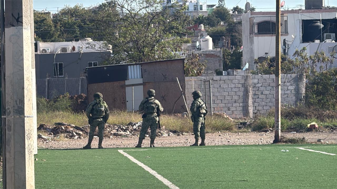 $!Atacan a balazos a una persona en canchas de futbol en Infonavit Barrancos, en Culiacán