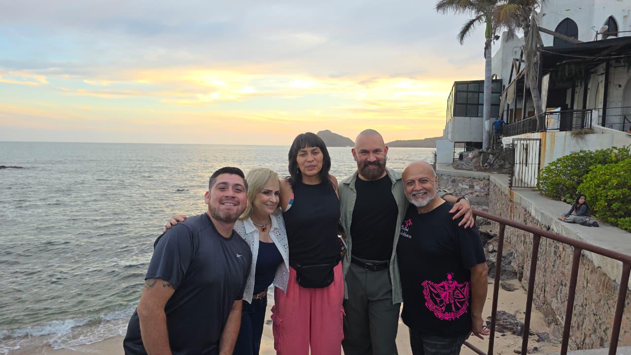 $!Bailan frente al mar para celebrar el Día Internacional de la Danza, en Mazatlán