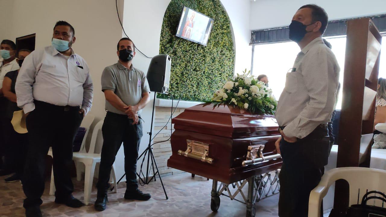 $!Dan familiares y amigos el último adiós a ‘El Recodito’