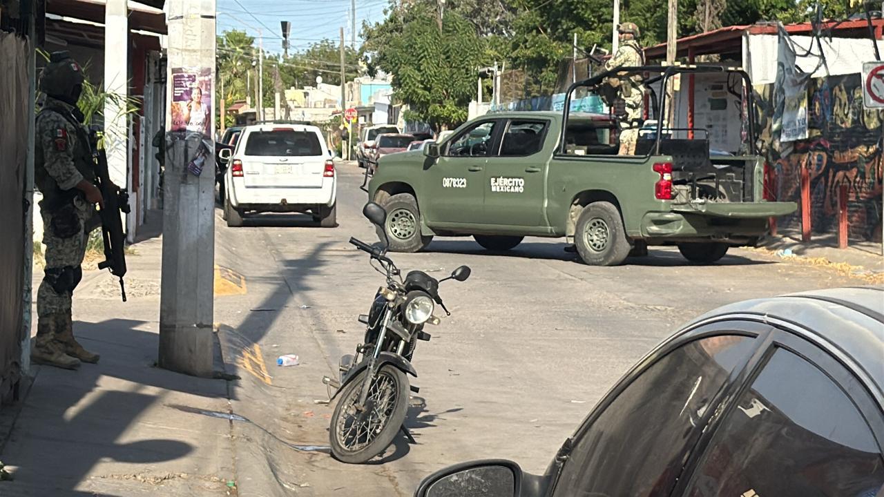 $!Atacan a balazos a un hombre afuera de una secundaria en Barrancos, Culiacán