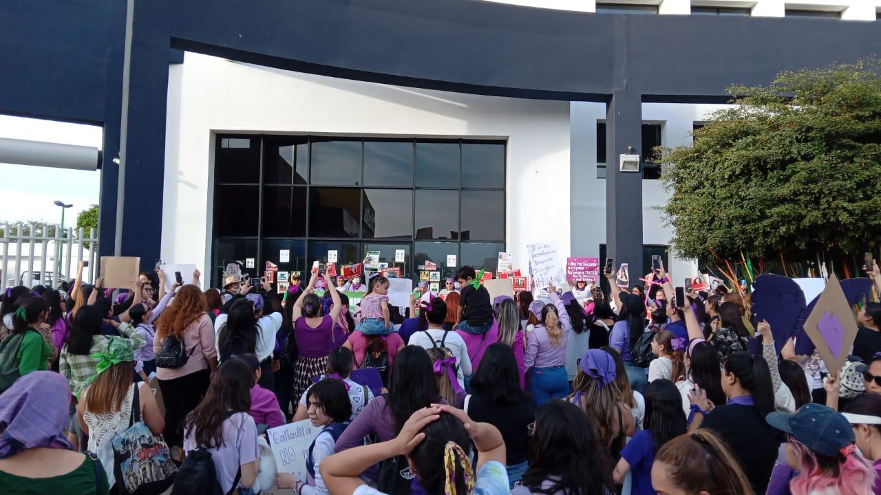 Más de 4 mil mujeres marchan por justicia, equidad, y por sus derechos ...