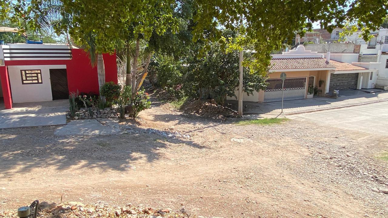 $!Tras dos años sin respuesta, vecinos de la colonia Huizaches, en Culiacán, continúan exigiendo pavimentación de calle