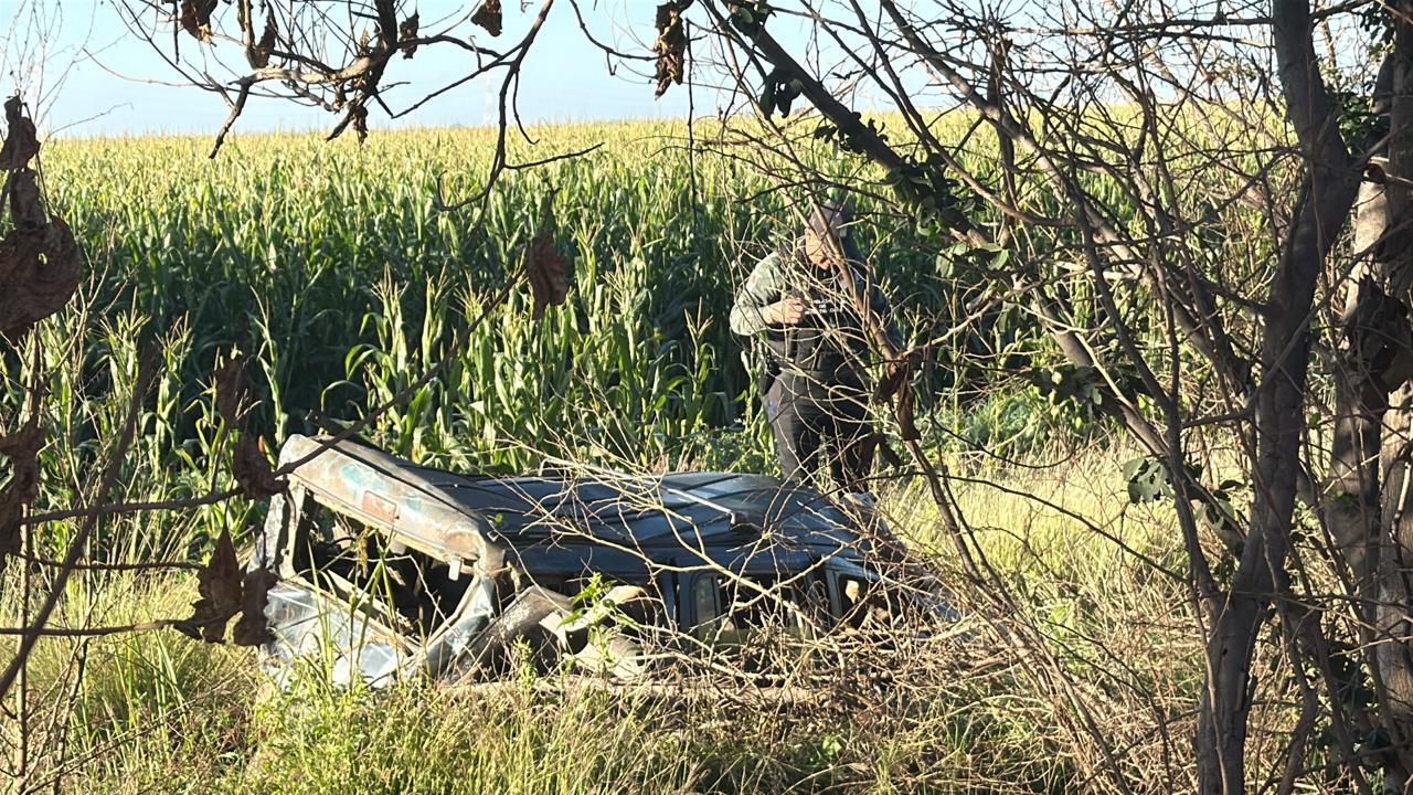 $!Accidente entre tráiler y camioneta deja una persona sin vida en La Costerita, en Culiacán