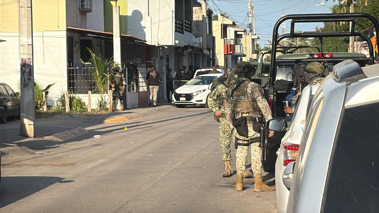 $!Atacan a balazos a un hombre afuera de una secundaria en Barrancos, Culiacán