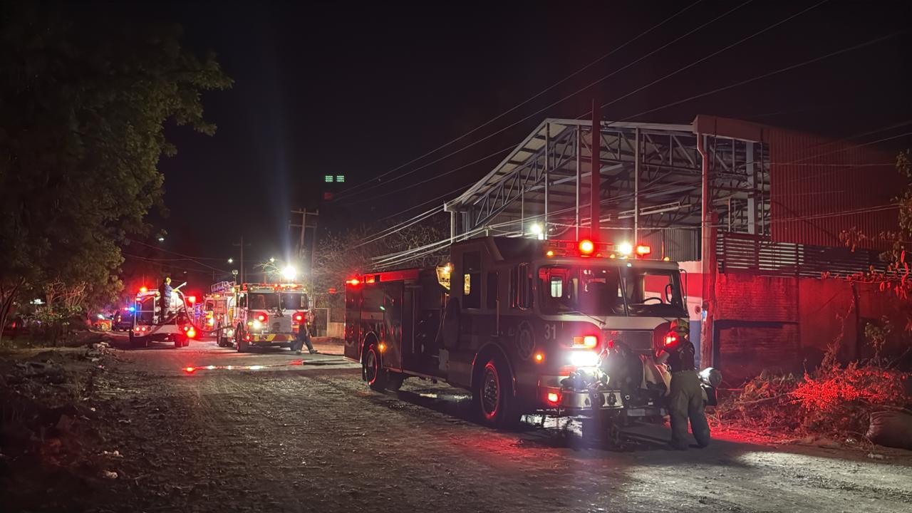 $!Incendio consume vivienda de lámina en la colonia Juntas del Humaya, en Culiacán