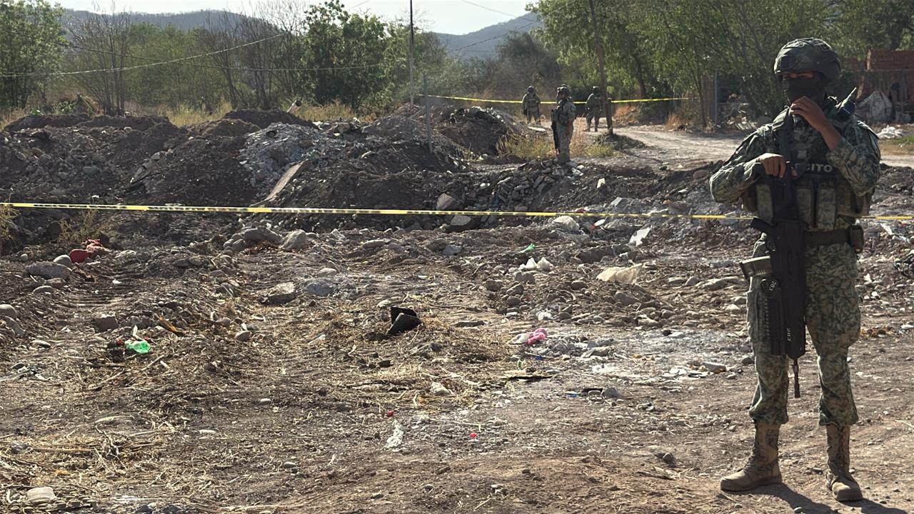 $!Hallan cuerpo envuelto en cobijas en predio baldío en Jardines de la Sierra, al norte de Culiacán