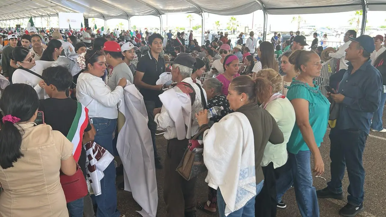$!Decomisan lona no autorizada en acceso a evento de Sheinbaum en Culiacán