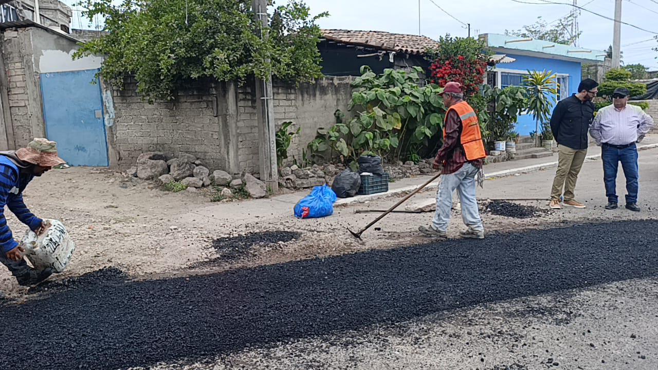 $!Atienden en Escuinapa a calles principales con bacheo