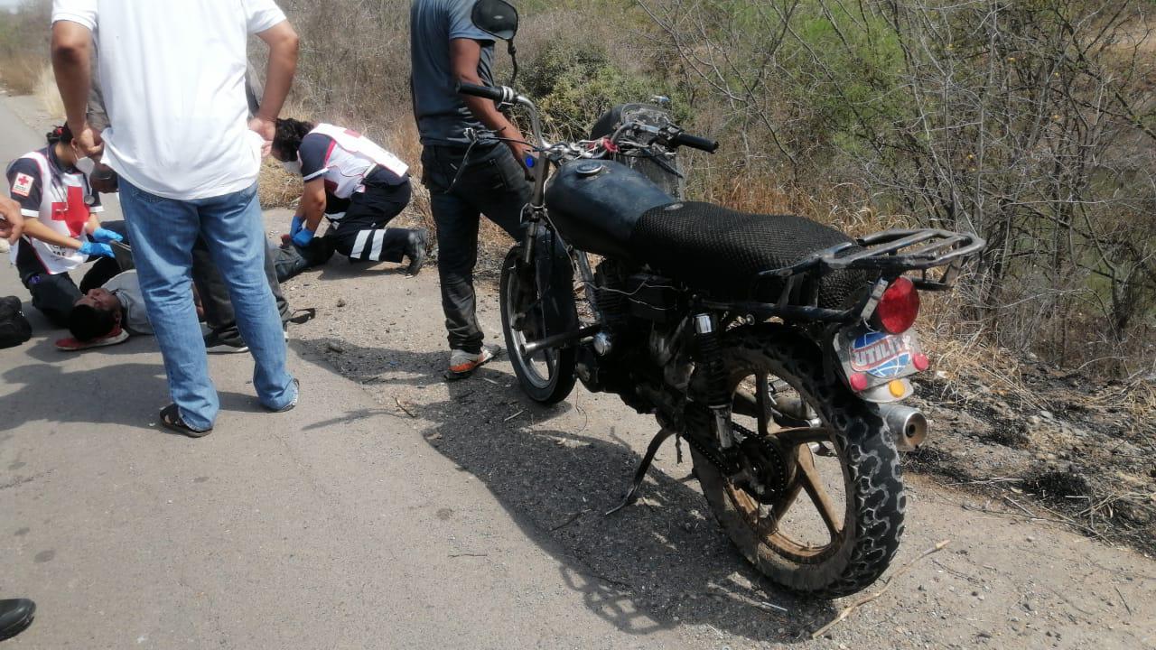 $!Atropella vehículo a motociclista y huye, en Culiacán
