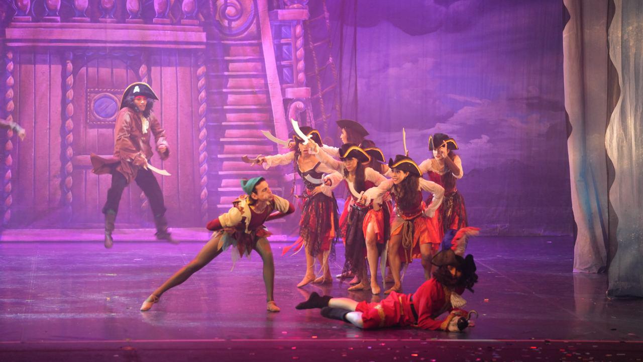 $!Las familias quedaron asombradas con los realizado por los artistas sobre el escenario.