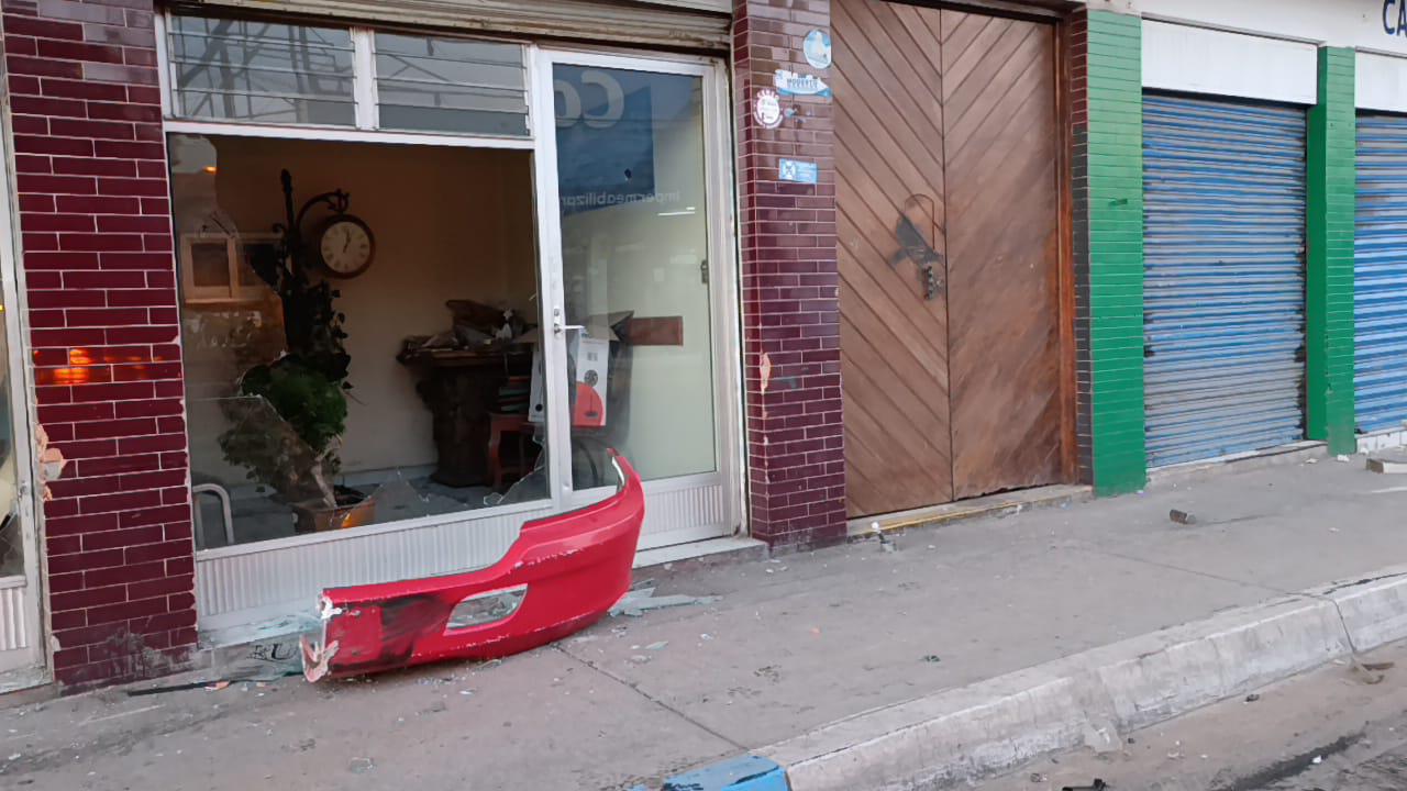 $!Choque en la cabecera municipal de Escuinapa deja dos elementos de la Marina lesionados