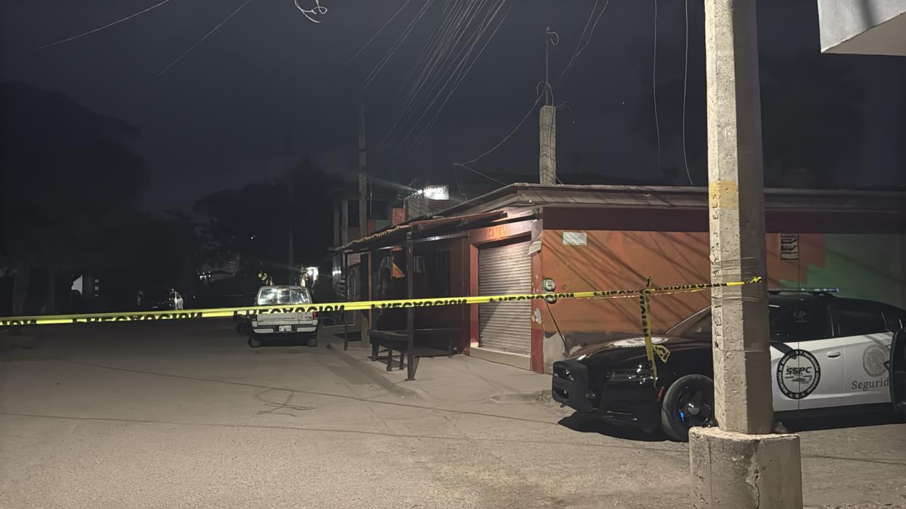 $!Asesinan a balazos a un hombre frente a una vivienda en la colonia La Amistad, en Culiacán