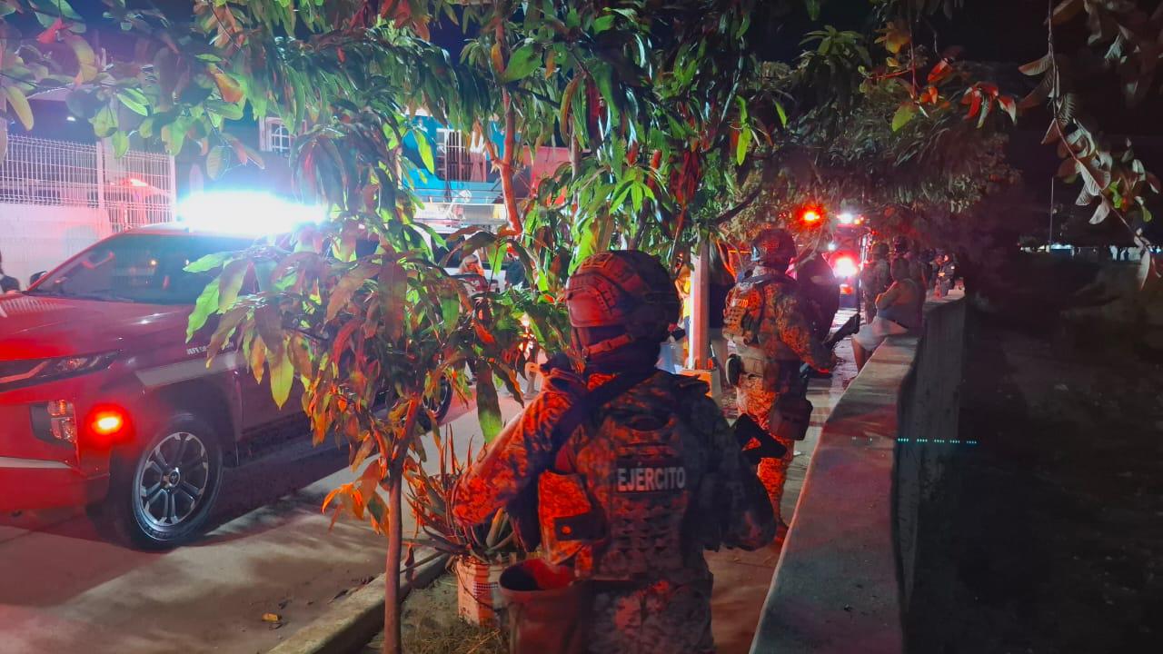 $!Se incendia tienda de abarrotes en La Foresta, en Mazatlán, tras presunto ataque