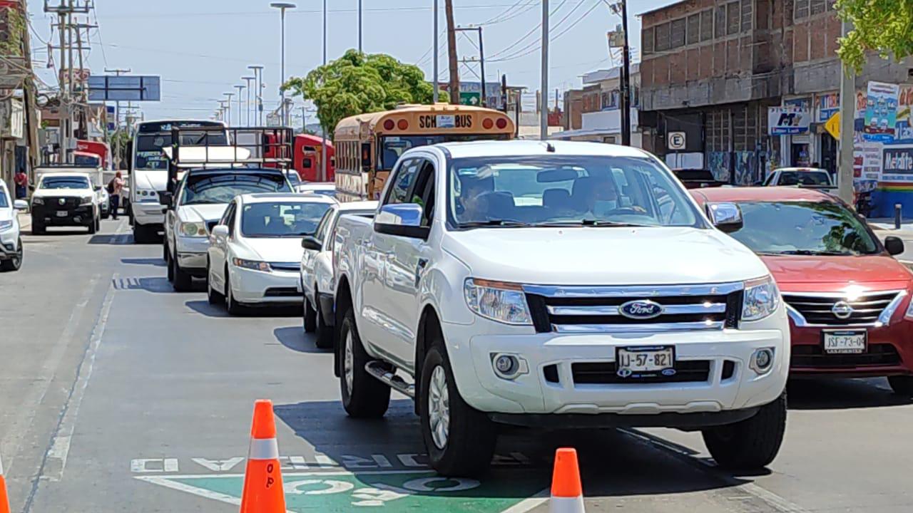 $!A 7 meses de su remodelación, rompen tramo de la Gabriel Leyva, en Mazatlán, para reparar fuga de drenaje